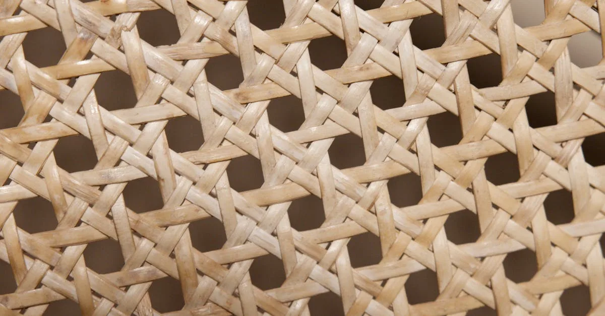 découvrez notre panier à pellets, l'accessoire idéal pour optimiser la combustion de vos bûches et améliorer la performance de votre chauffage au bois.