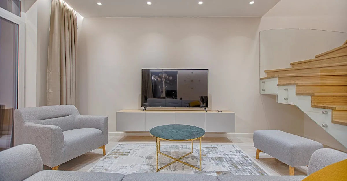 service professionnel de nettoyage de plafonds pour éliminer la poussière, les taches et les saletés, assurant un intérieur propre et rafraîchi.