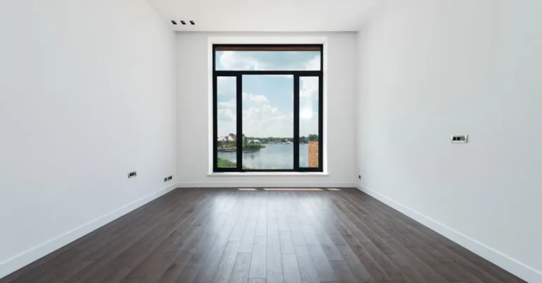 service professionnel de nettoyage de plafonds pour un intérieur propre et éclatant, éliminant poussière et saletés en profondeur.