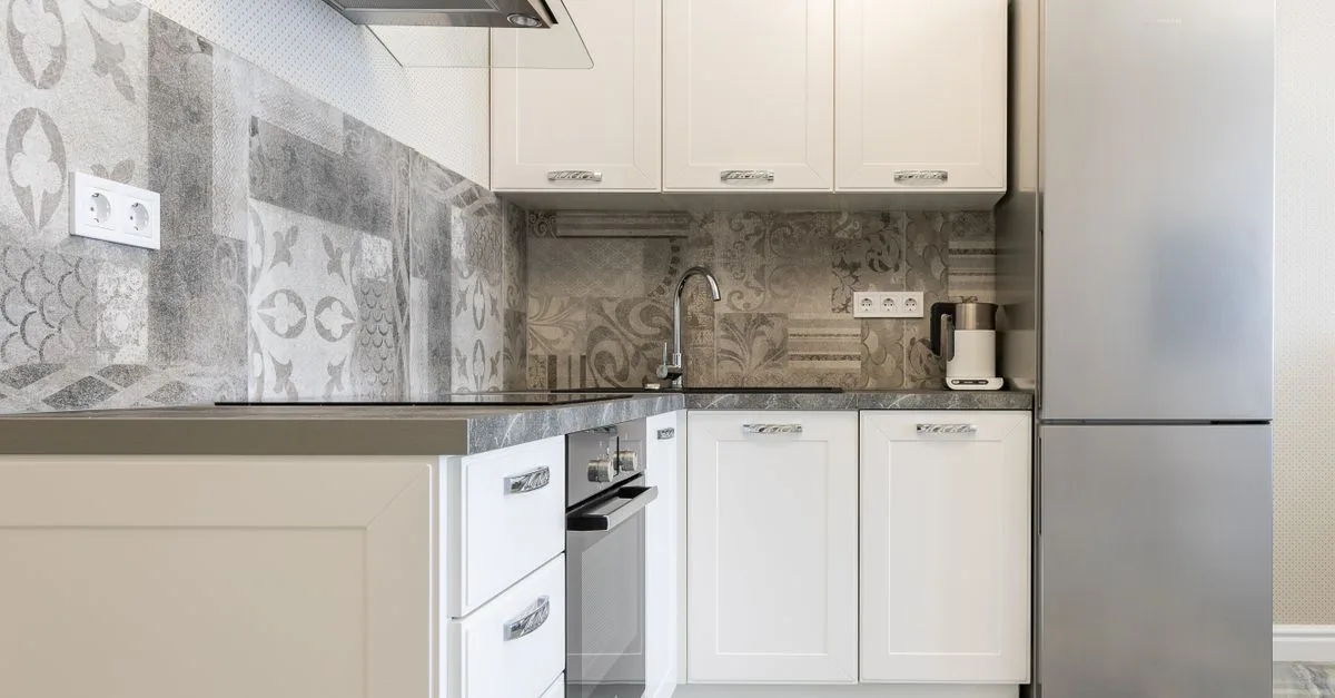 découvrez des matériaux de crédence faciles à nettoyer pour une cuisine pratique et esthétique. optez pour des surfaces résistantes aux éclaboussures et simples d'entretien.