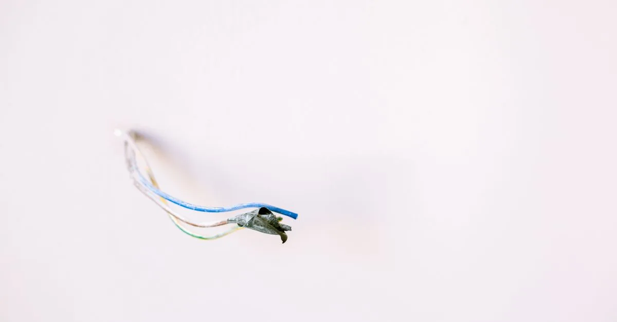 réparation des dommages électriques : diagnostic rapide et solutions efficaces pour restaurer la sécurité et la fonctionnalité de vos installations électriques.