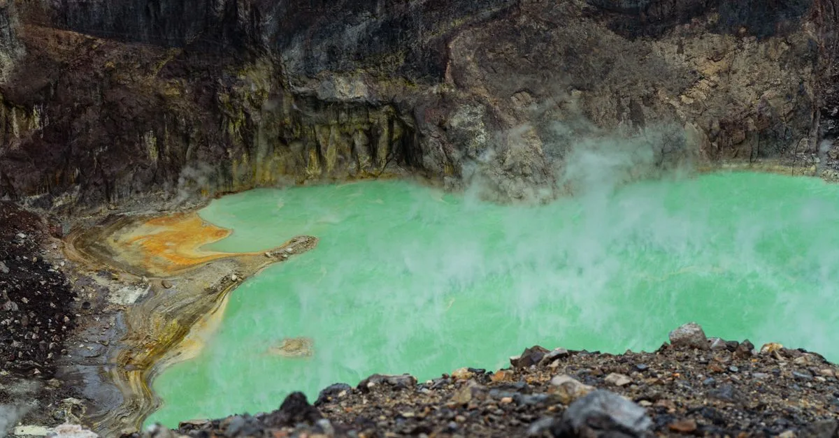 découvrez tout ce qu'il faut savoir sur l'acide cyanurique, un composé chimique utilisé principalement pour stabiliser le chlore dans les piscines et garantir une eau claire et saine.