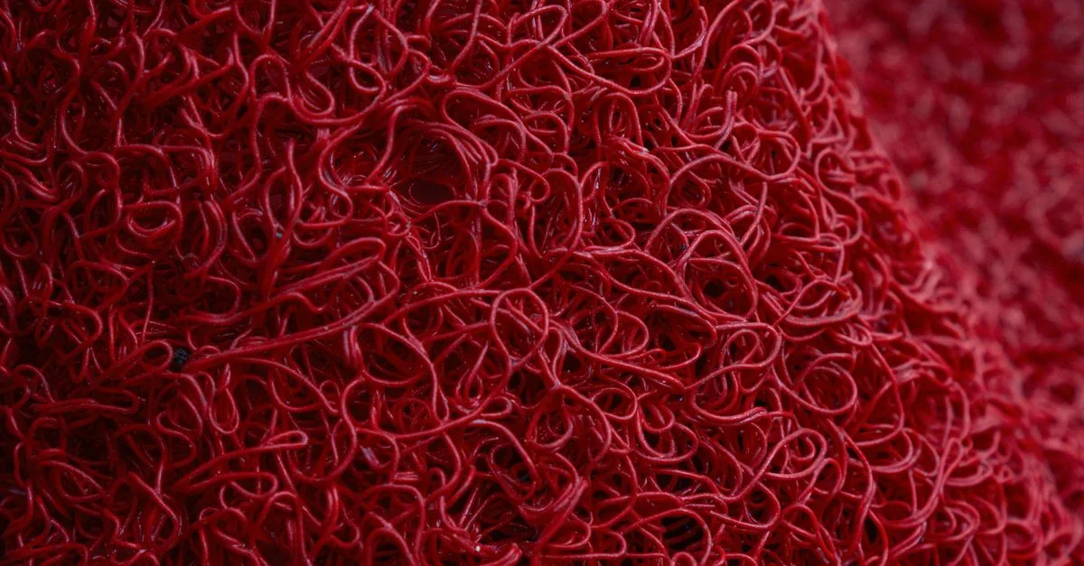 découvrez tout ce qu'il faut savoir sur la couleur rouge : signification, utilisations, et impact visuel.