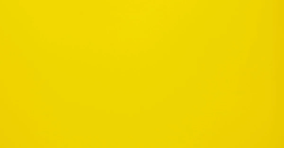 découvrez tout sur la couleur jaune : signification, nuances et utilisations dans la mode, le design et la décoration.